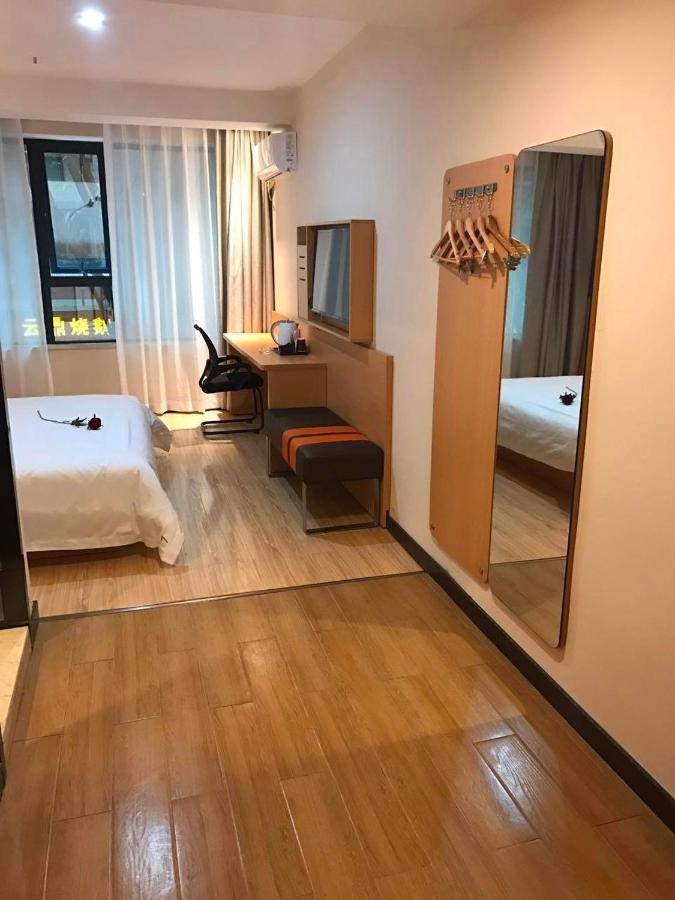 7 Days Premium Chongqing Jiangbei International Airport Branch Hotel Exterior photo