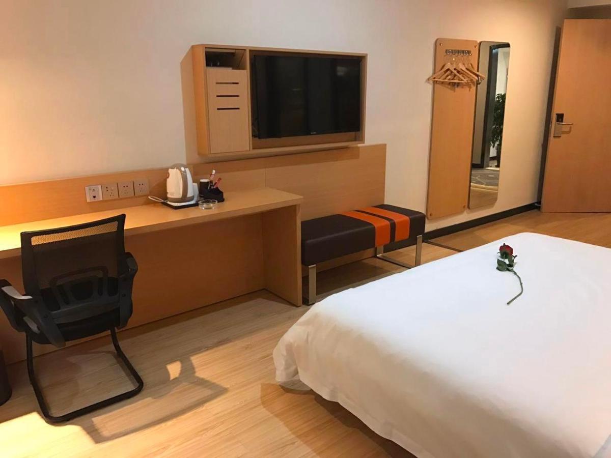 7 Days Premium Chongqing Jiangbei International Airport Branch Hotel Exterior photo